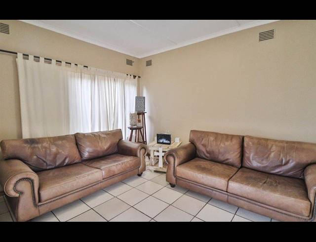 4 BEDROOM FREESTANDING FOR SALE IN DAWNCLIFFE